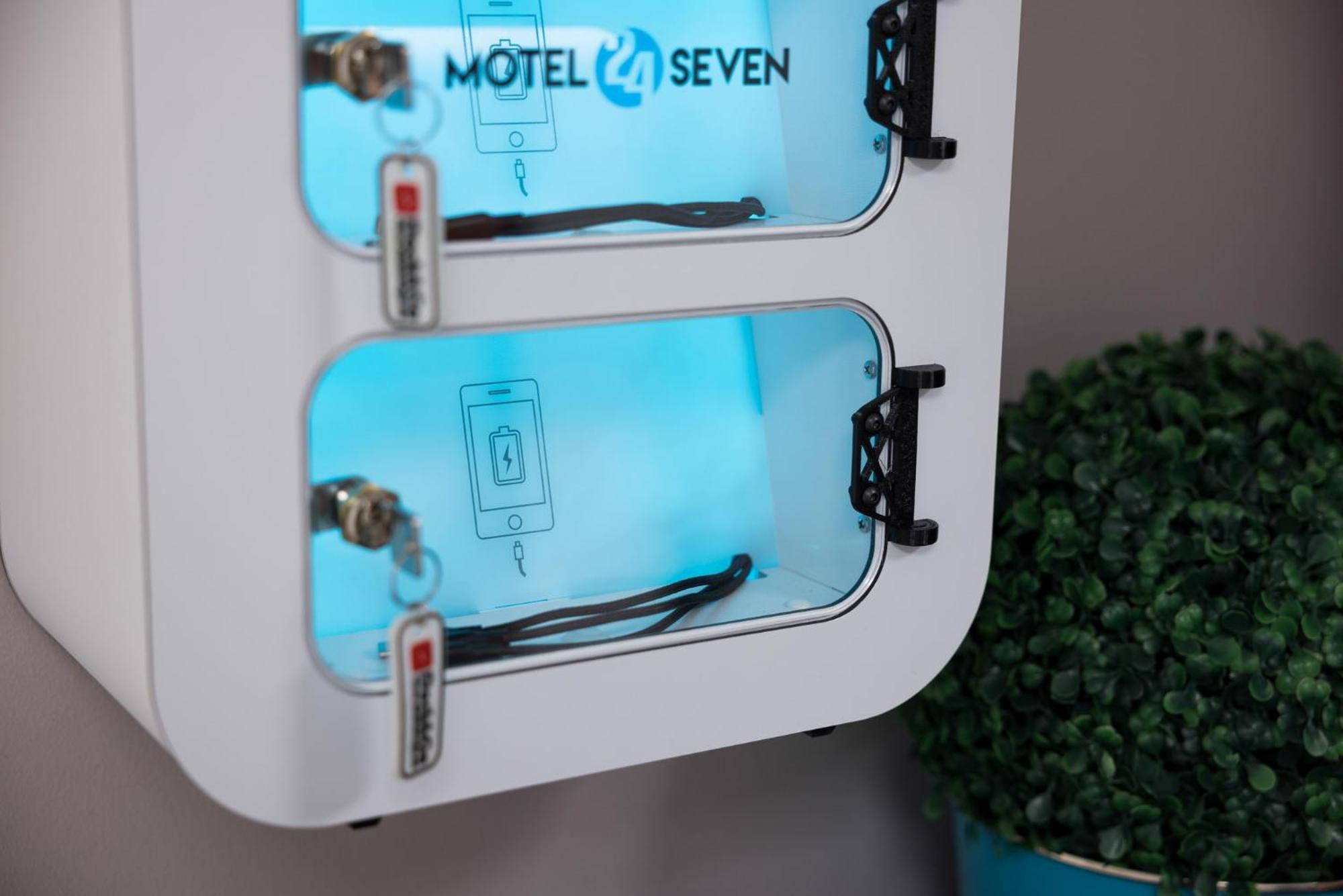 Motel24Seven ブルック・アン・デア・ムーア エクステリア 写真