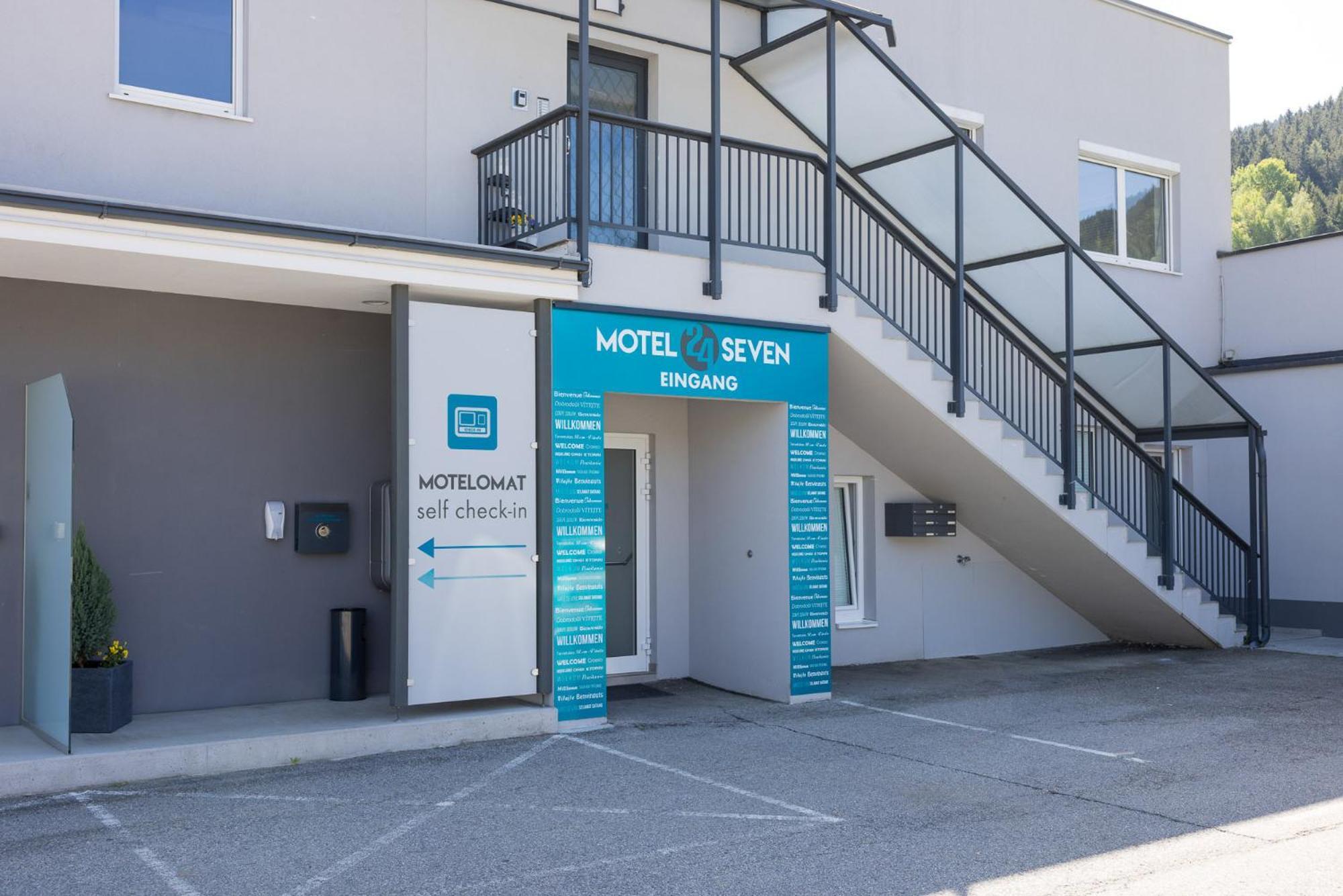 Motel24Seven ブルック・アン・デア・ムーア エクステリア 写真