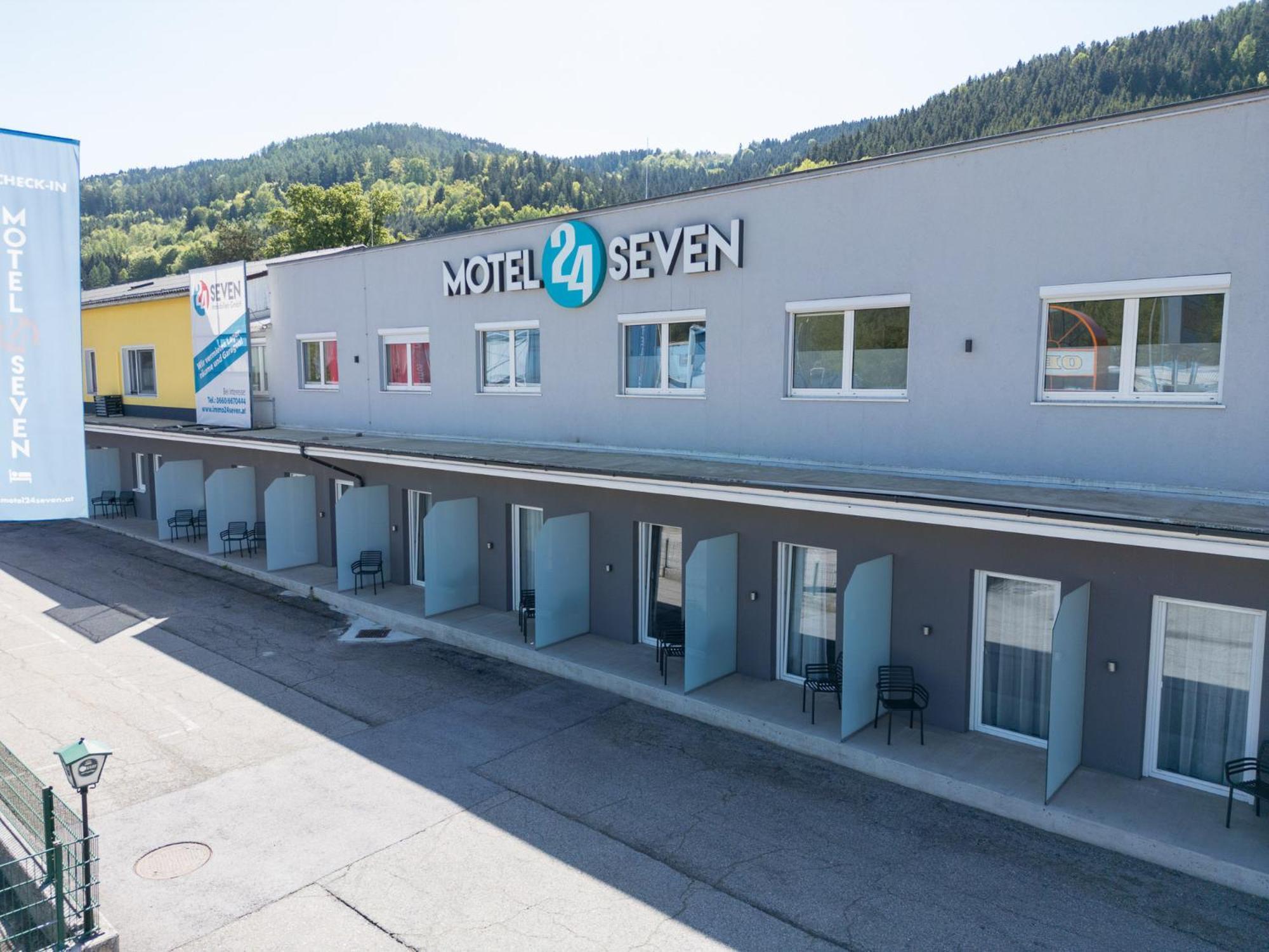 Motel24Seven ブルック・アン・デア・ムーア エクステリア 写真